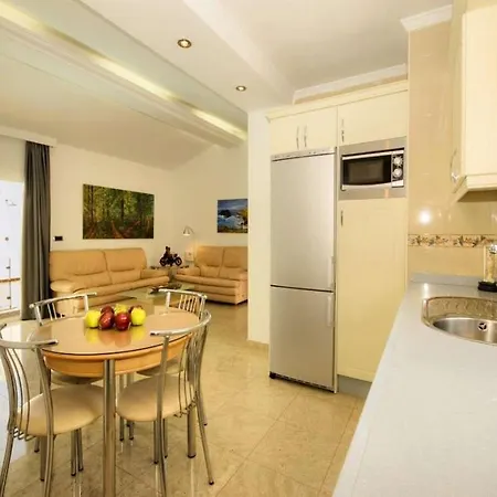 Villa Puerto Del Carmen Sleeps 4 Pool Wifi Puerto del Carmen (Lanzarote)