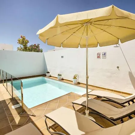 Puerto Del Carmen Sleeps 4 Pool Wifi Villa *