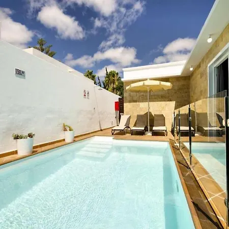 Puerto Del Carmen Sleeps 4 Pool Wifi Вилла *