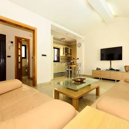 Puerto Del Carmen Sleeps 4 Pool Wifi Вилла Пуэрто дель Кармен